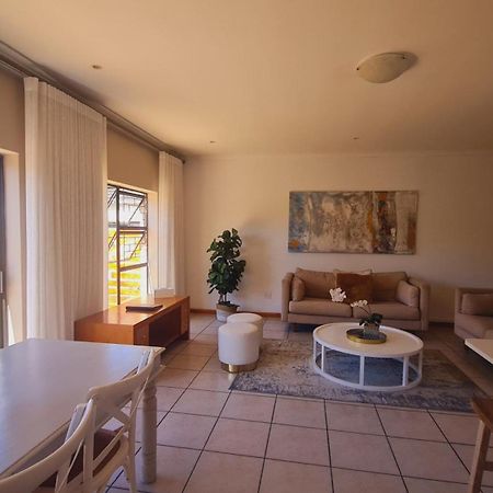 2 On Lismore Guesthouse Tokai Esterno foto